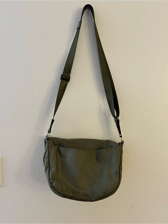 olive green lululemon bag Everywhere Crossbody Belt 1L 29cm x 18.5cm x 42cm (11.4 x 7.3 x 16.5) Everywhere Backpack 22L *Tech Canvas